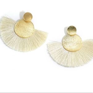 BNWT elegant & fun white & gold tassel earrings